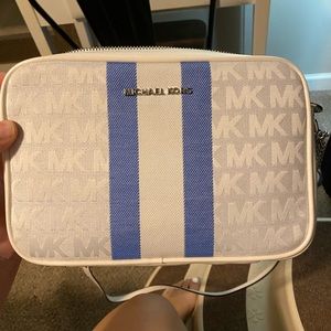 MK PURSE